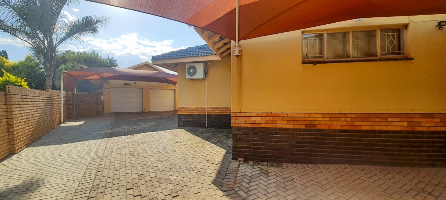 4 Bedroom Property for Sale in Roosheuwel North West